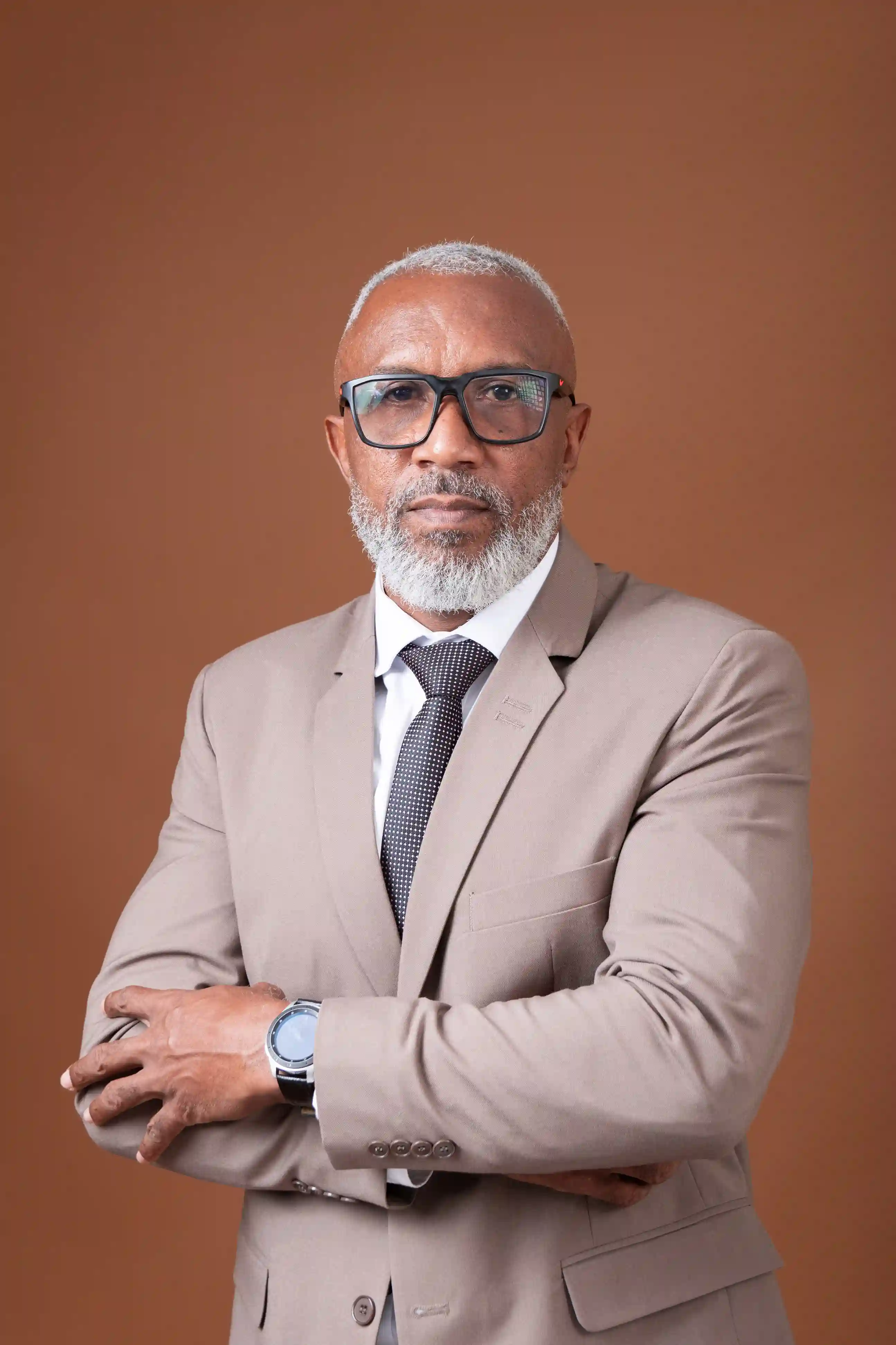 Dr. Márcio José Alcides - retrato corporativo de estúdio